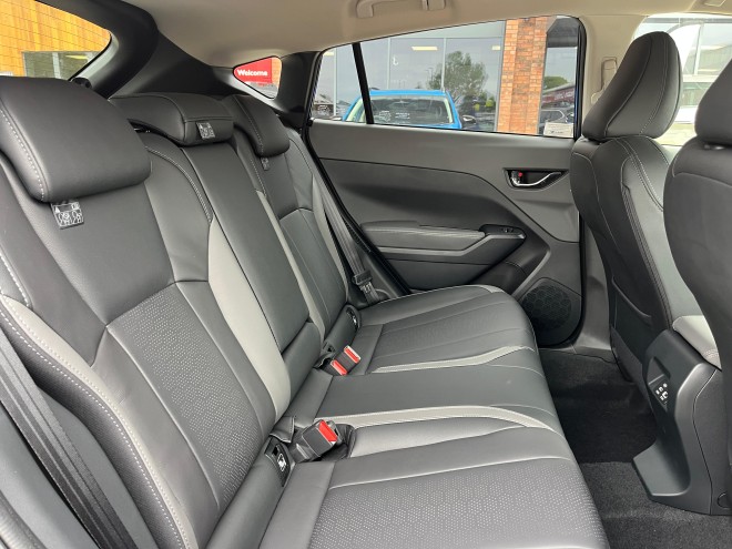 Subaru Crosstrek Touring 2.0 e-Boxer AT AWD Crystal Black Silica