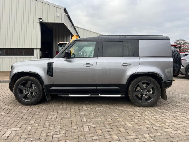 Land Rover Defender 3.0 D300 Hard Top X-Dynamic HSE Auto Commercial