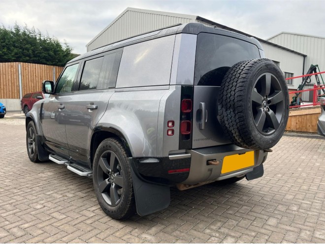 Land Rover Defender 3.0 D300 Hard Top X-Dynamic HSE Auto Commercial