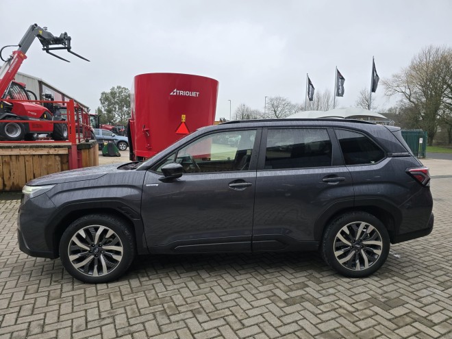 Subaru Forester 2.0i e-Boxer Touring 5dr Lineartronic