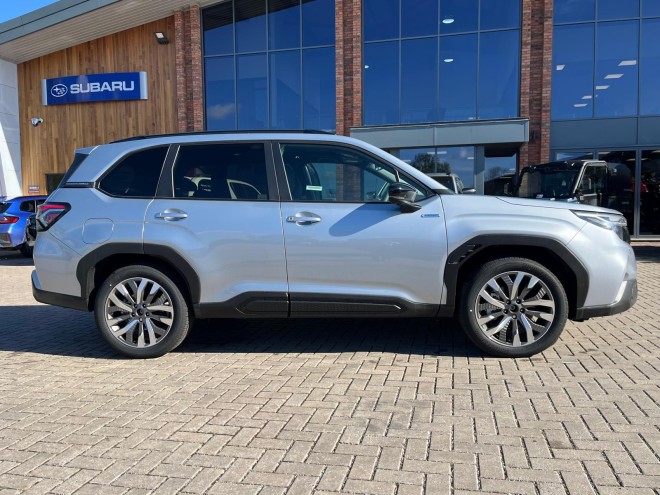 Subaru Forester 2.0i e-Boxer Touring