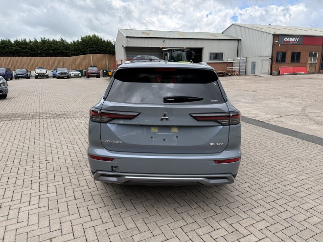 Mitsubishi Outlander Nativa PHEV Moonstone Grey