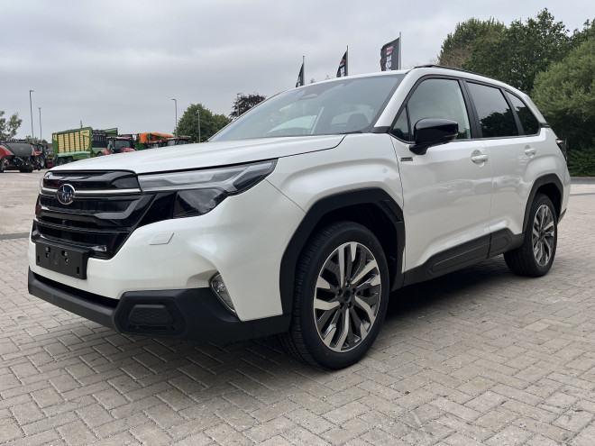 Subaru Forester 2.0i e-boxer Touring Crystal White Pearl