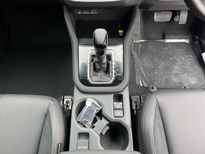 Subaru Forester 2.0i e-boxer Touring Crystal White Pearl
