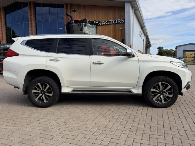Mitsubishi Shogun Sport 2.4 DI-DC 4 5dr Auto 4WD White